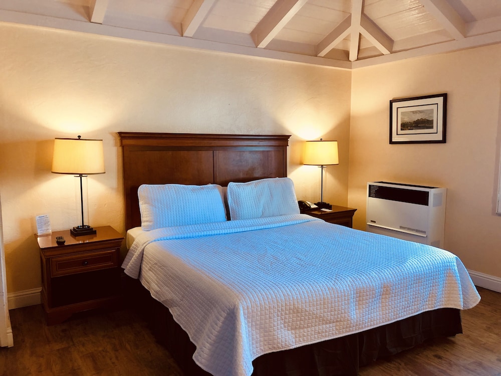 Carmel Resort Inn 17/72