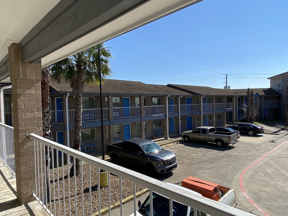 Relax Inn Channelview 7/39