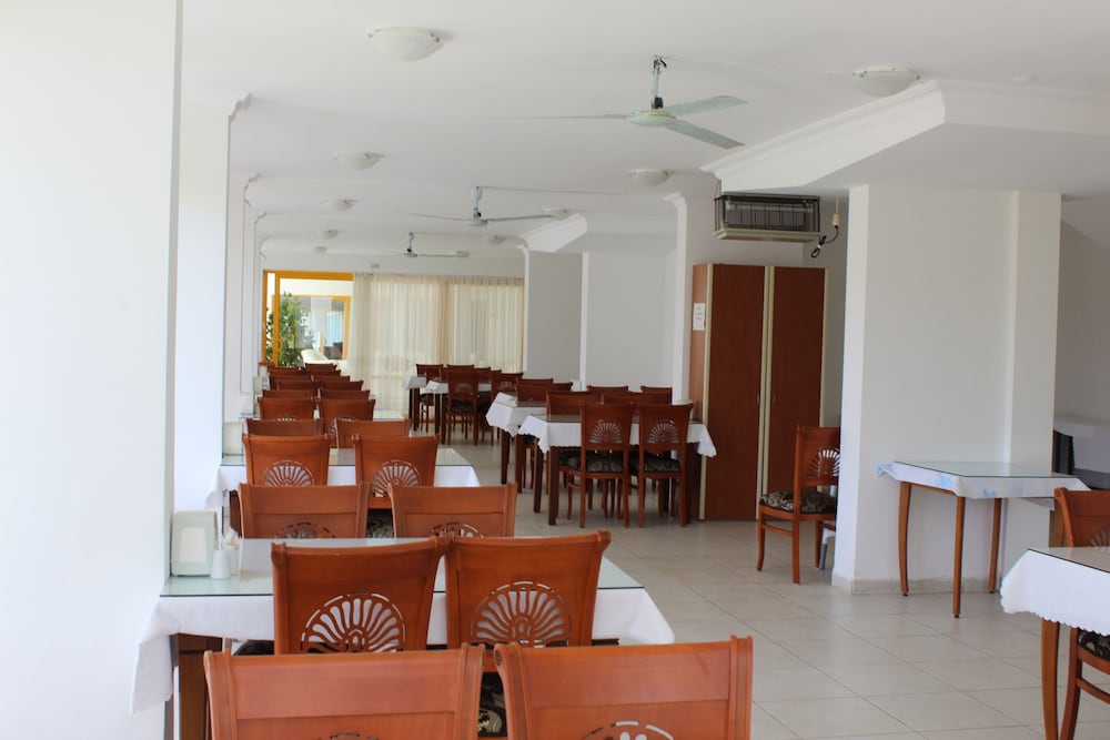 Hare Hotel 14/47