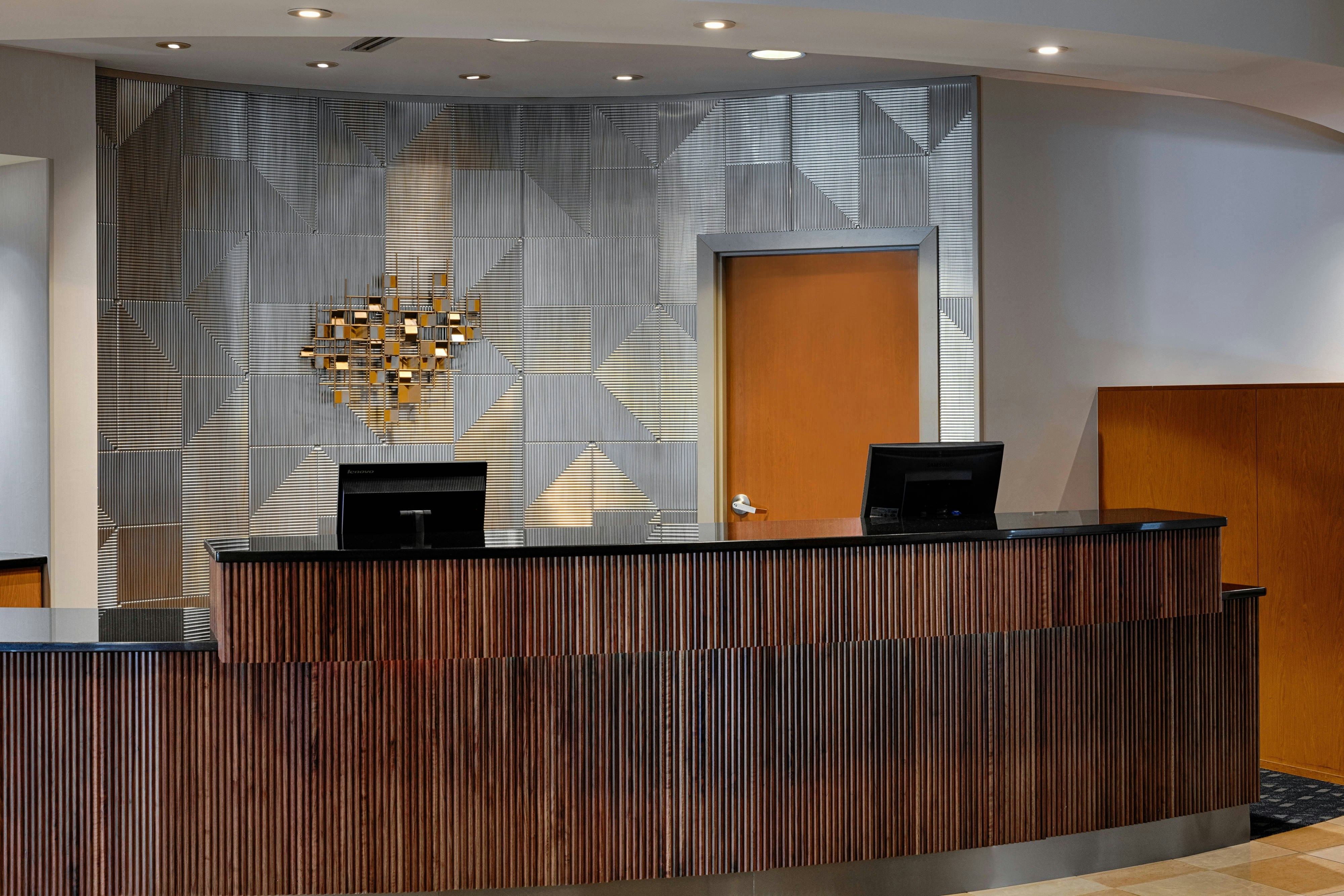 Courtyard By Marriott Springfield Downtown 4/18