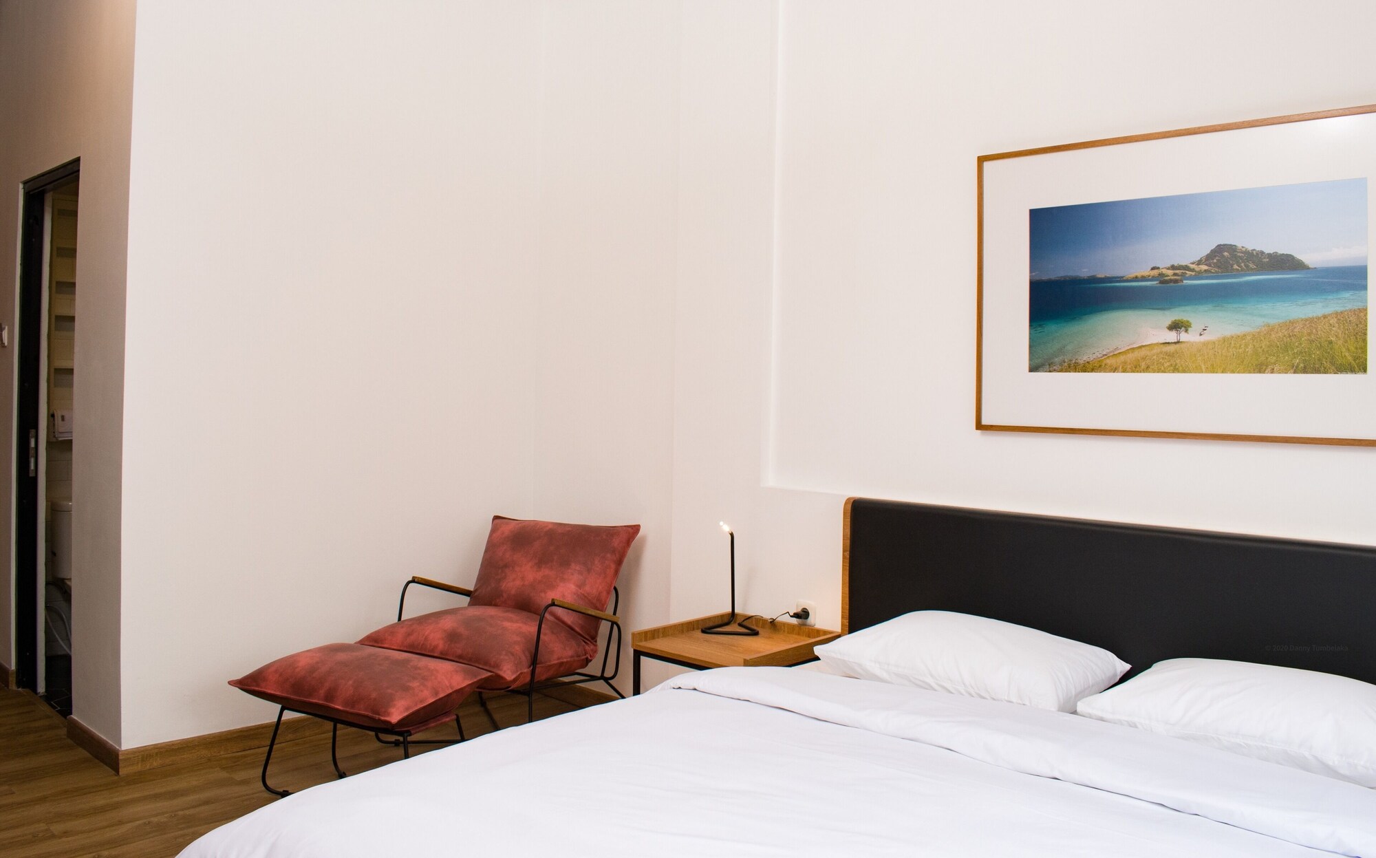 PLUS, EXECUTIVE, KING BED