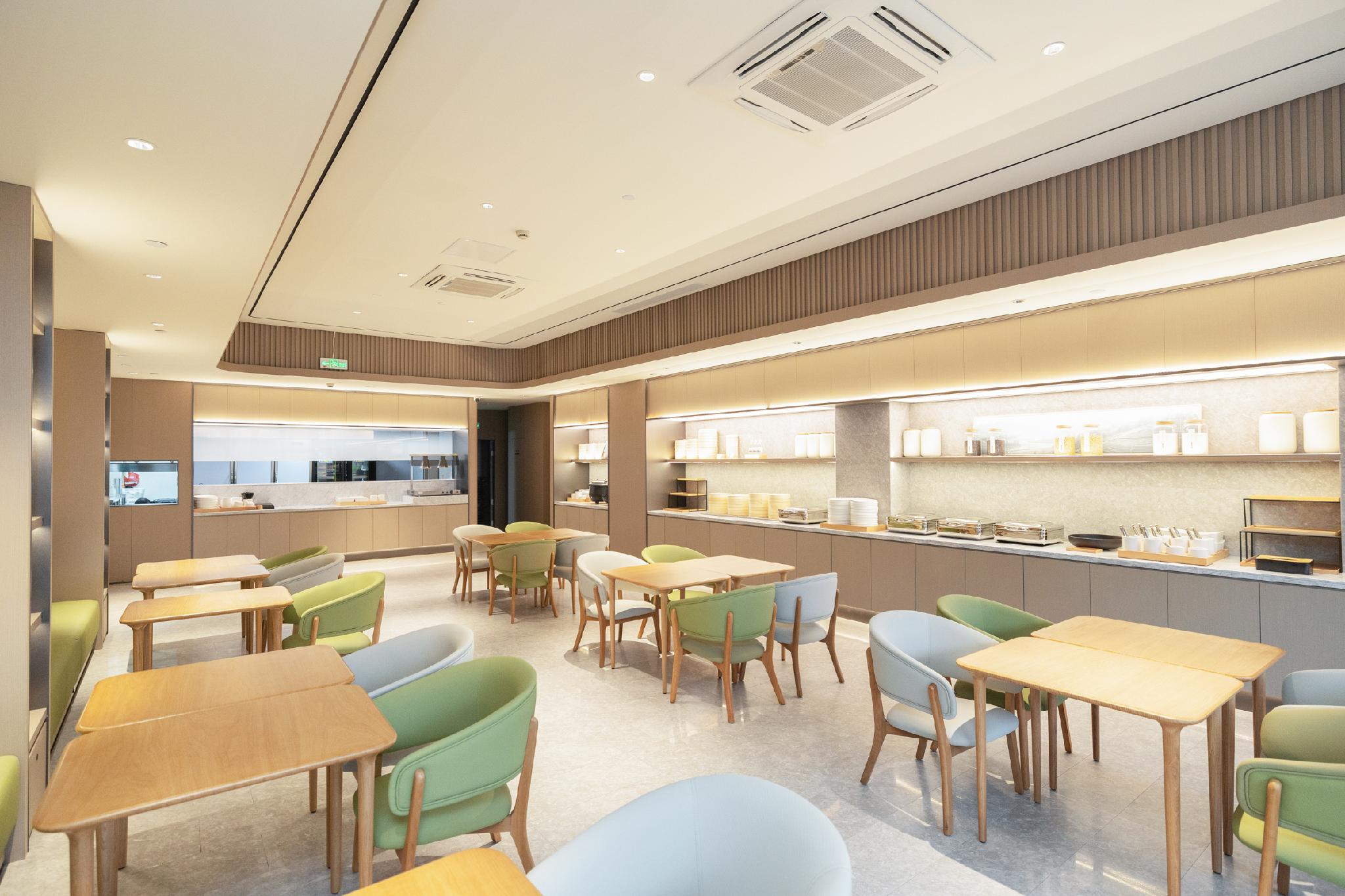 7 Days Inn (Shanghai Yichuan Road) 47/58