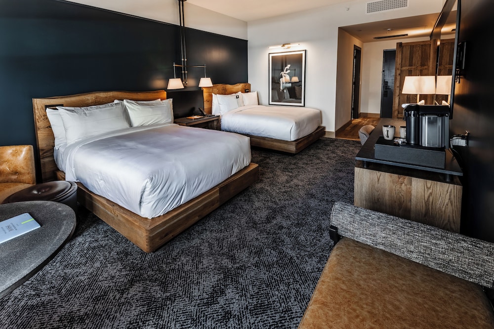 TIMELESS, 2 QUEEN BEDS