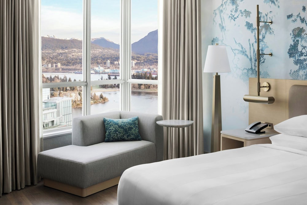 غرفة بسرير كينج بإطلالة على المرفأ، Vancouver Marriott Pinnacle Downtown 4/6