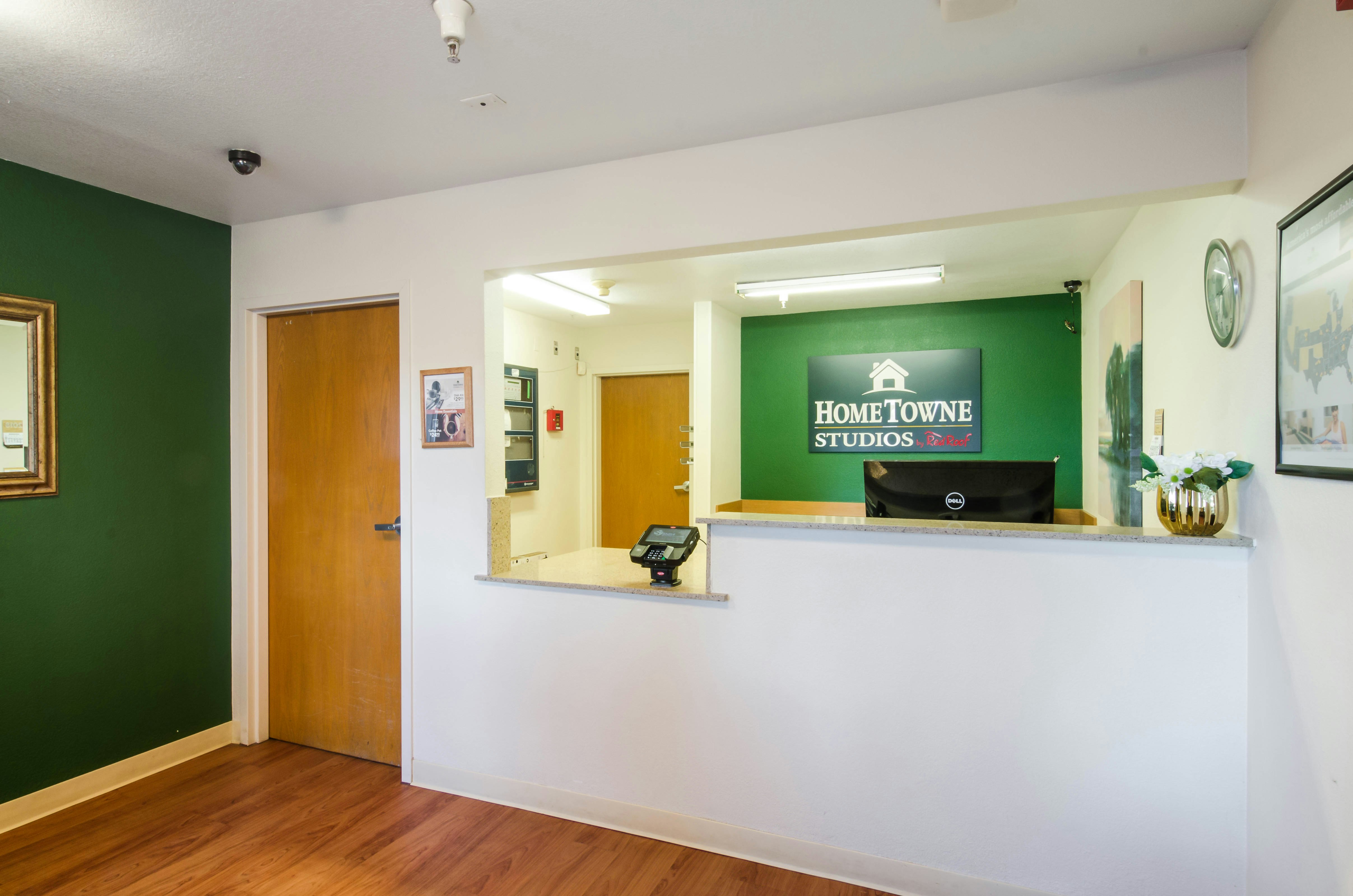 HomeTowne Studios by Red Roof Denver - Thornton 6/13