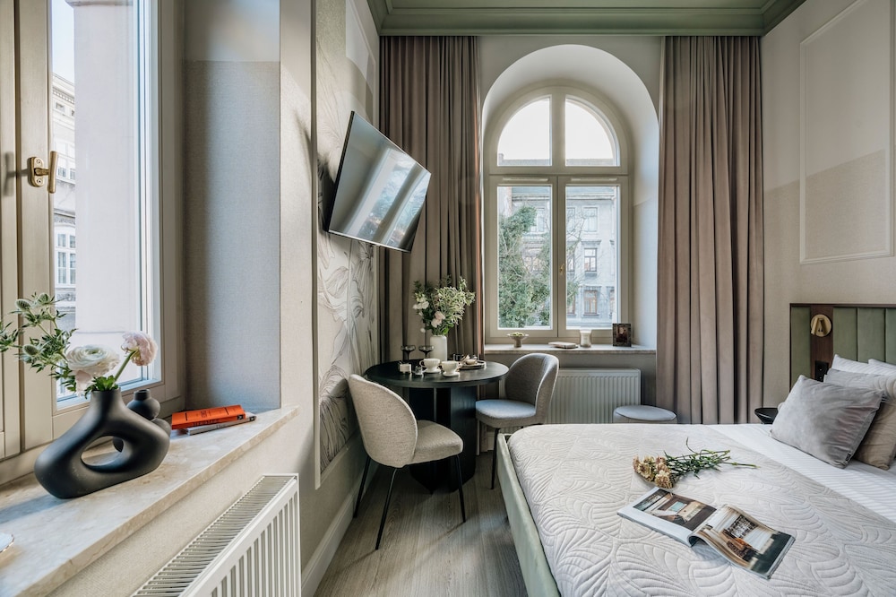 Premium, Studio, Suite, Queen Bed