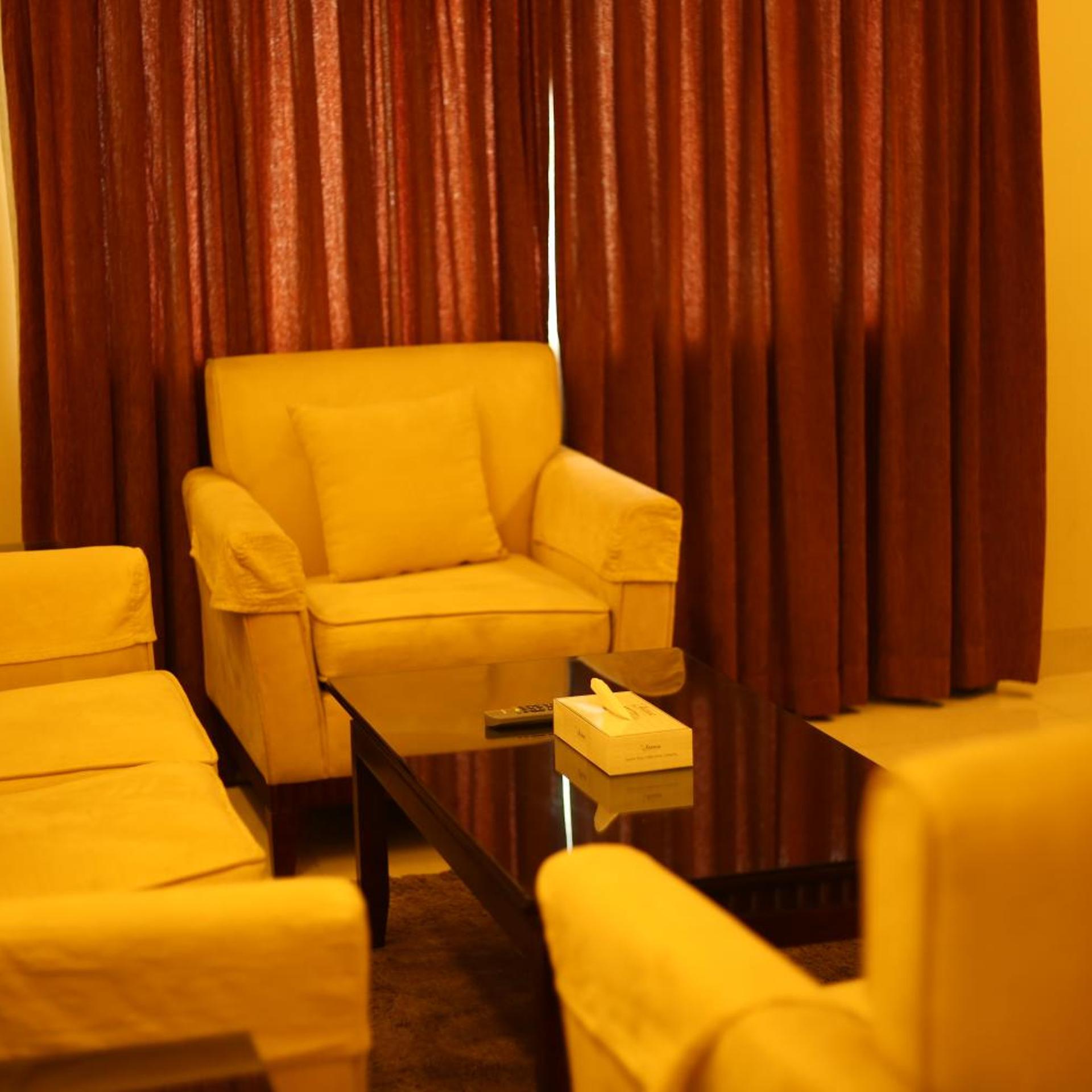 The Avenue Hotel and Suites 25/31