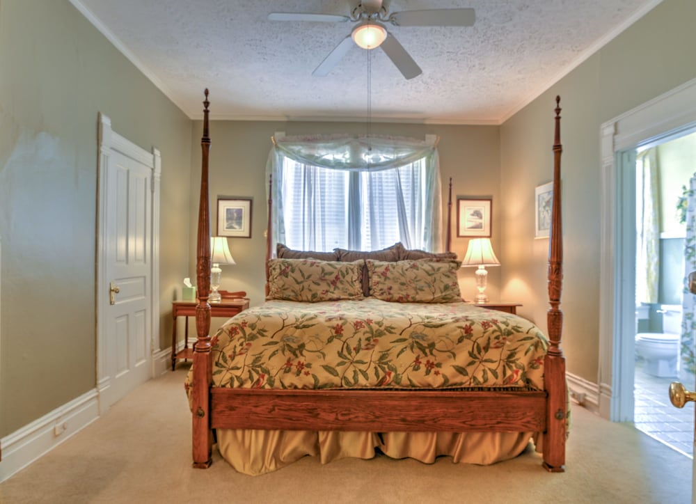 1898 Waverly Inn 34/73