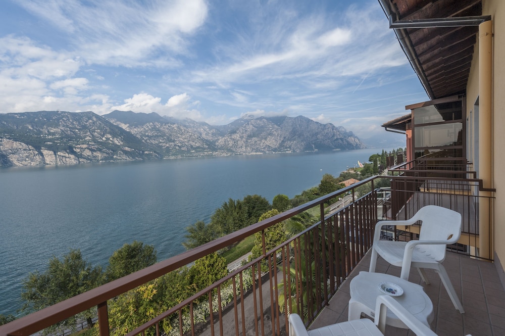 Hotel Villa Carmen 43/50