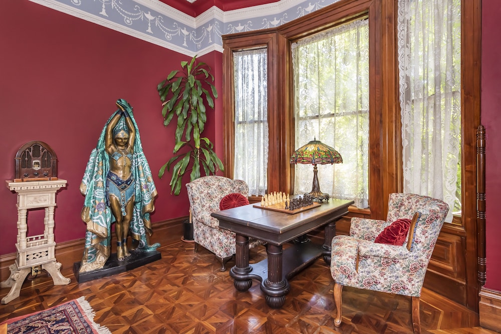 Chateau Tivoli Bed and Breakfast 42/50
