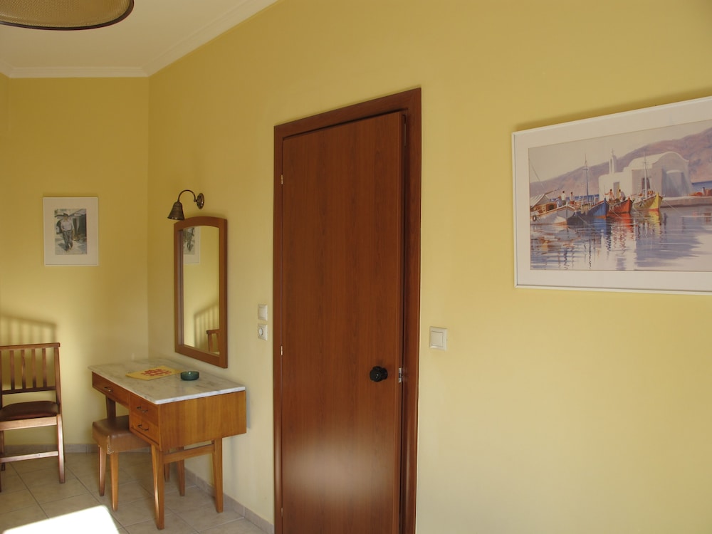 Evripides Hotel 31/69