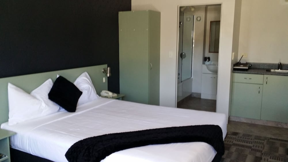 Abode on Courtenay Motor Inn 12/30