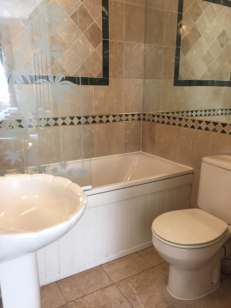 Brompton Hotel 56/60