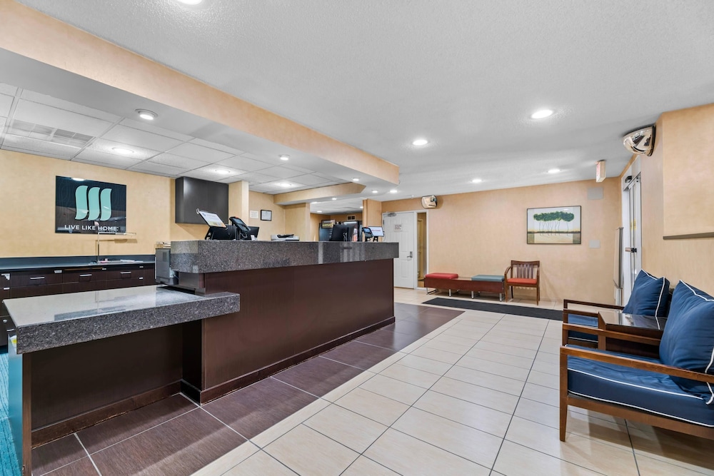MainStay Suites Appleton Airport - Fox River Mall Area 6/46