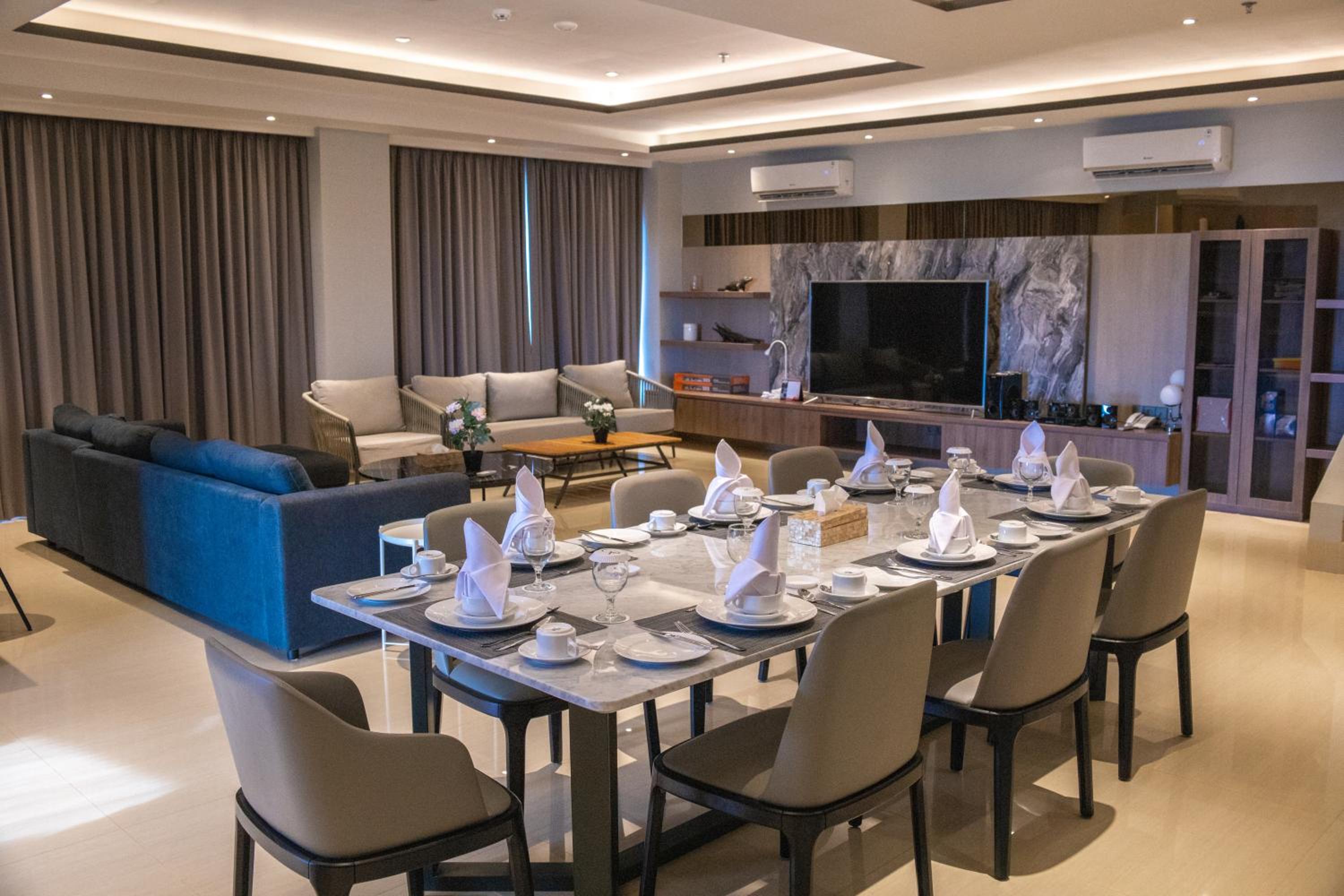 Rogers Hotel Manado 32/36