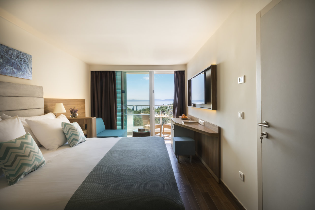 Room, Sea Side