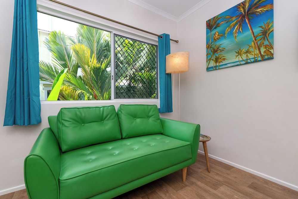 PORT DOUGLAS MOTEL 46/73