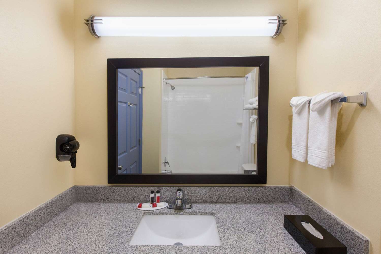 Days Inn By Wyndham Baton Rouge Airport 14/16