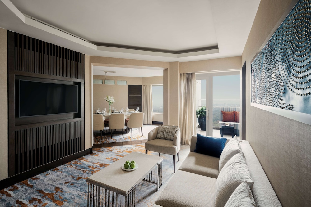 Shangri La Eros New Delhi Hotel 46/72