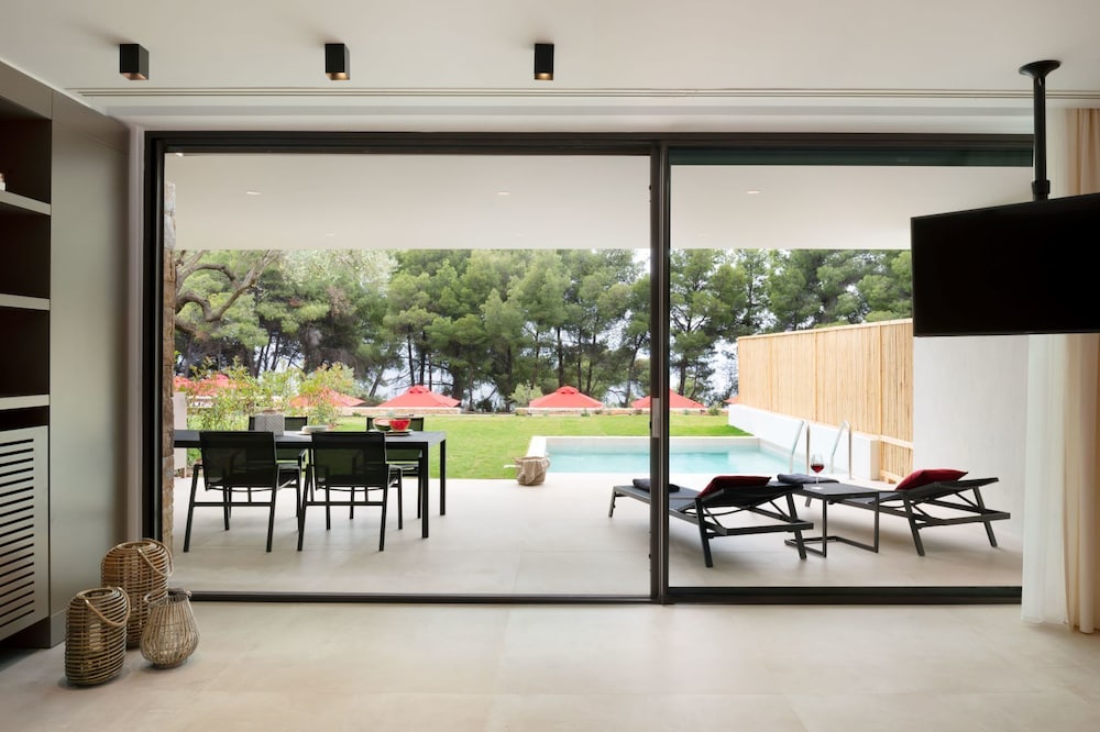 Amantes Villas And Suites 34/50