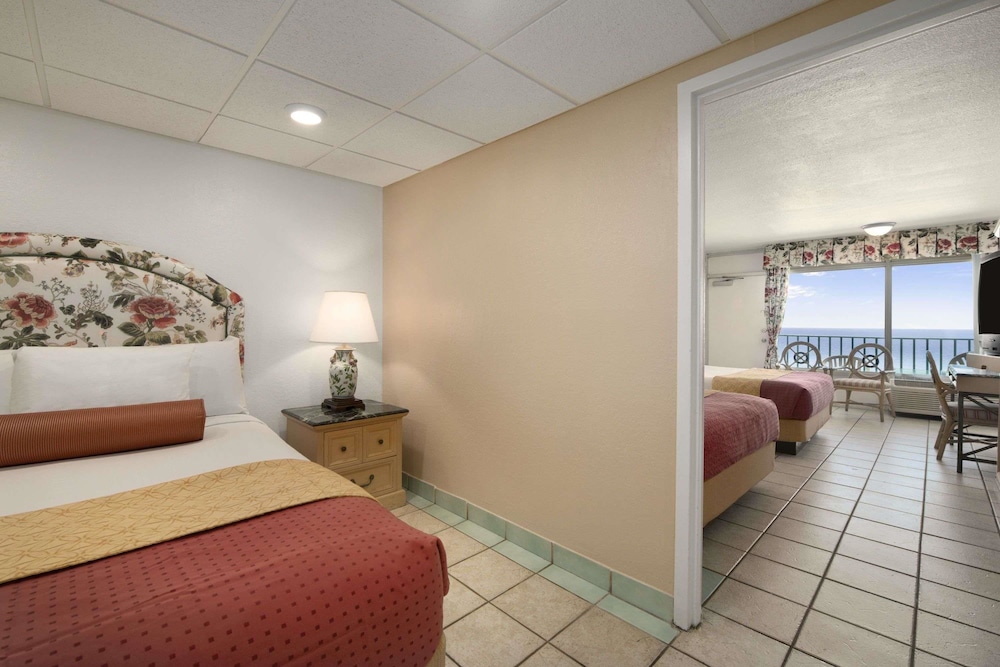 Days Inn By Wyndham Panama City Beach/Ocean Front 23/53