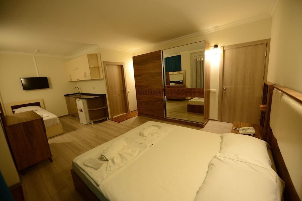 Hotel Aristocrat Batumi 11/34