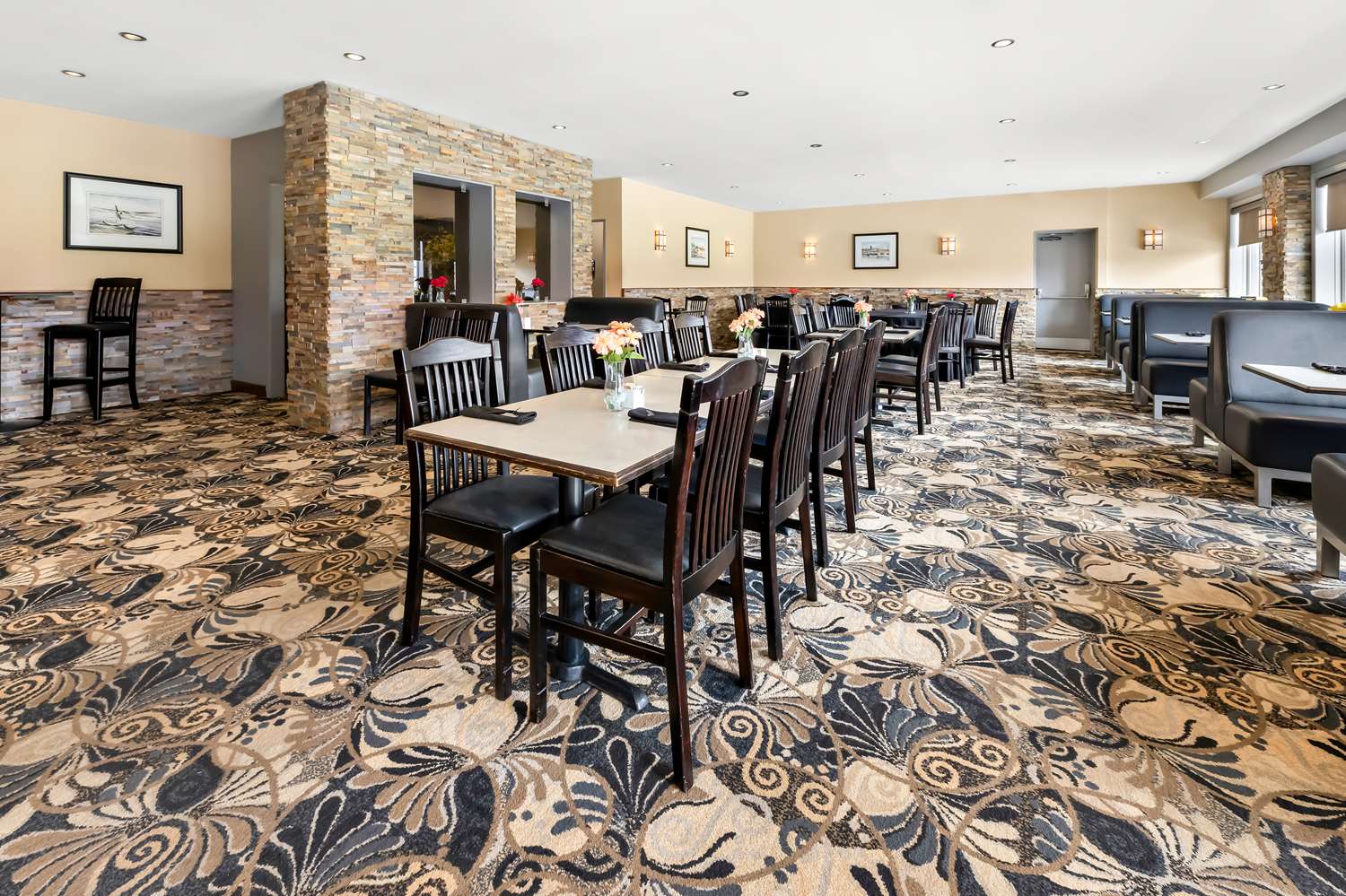Best Western Plus Norwester Hotel and Conference Centre 21/35