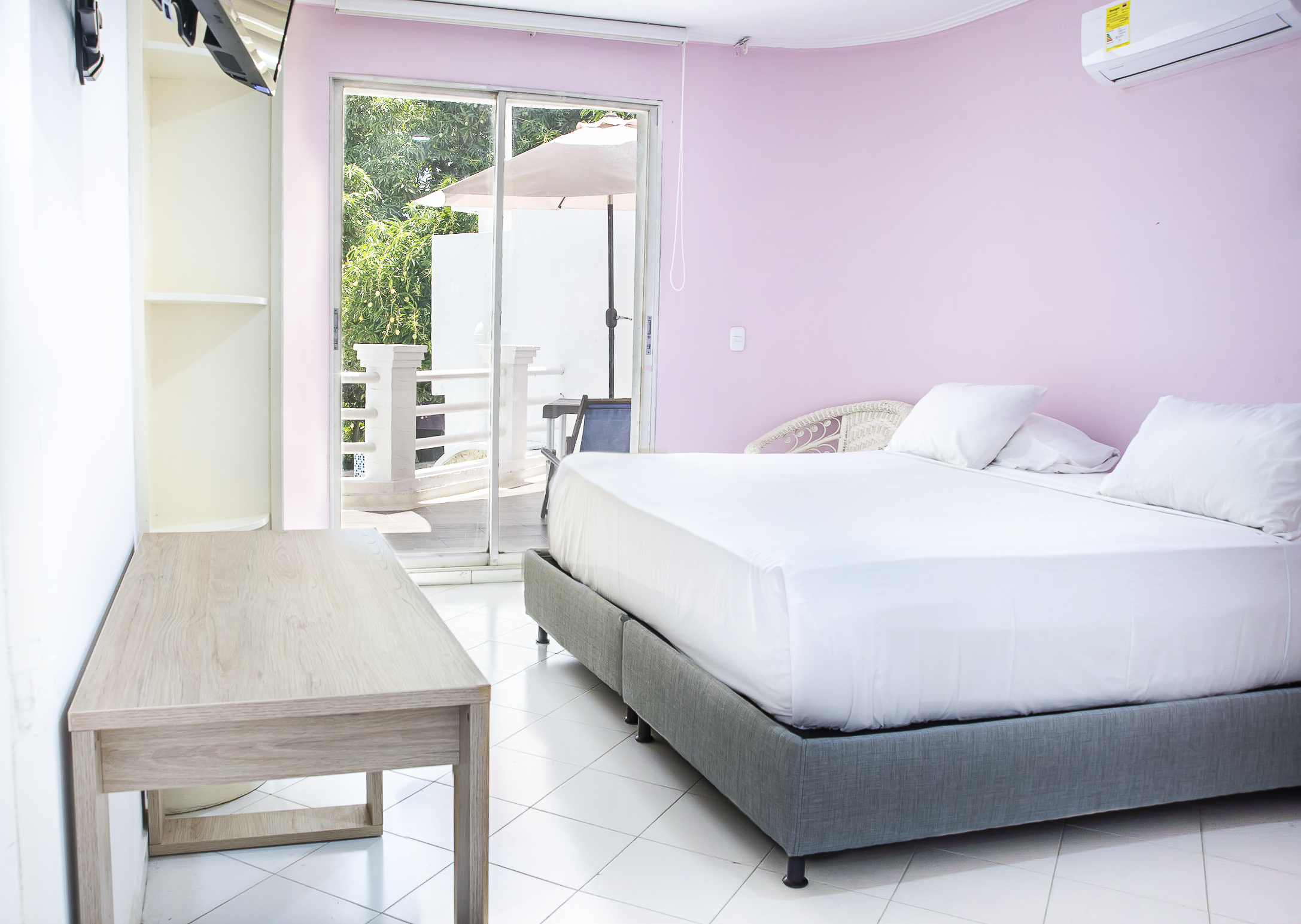 6 Bedrooms, House