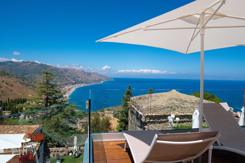 Hotel Villa Fiorita 33/66