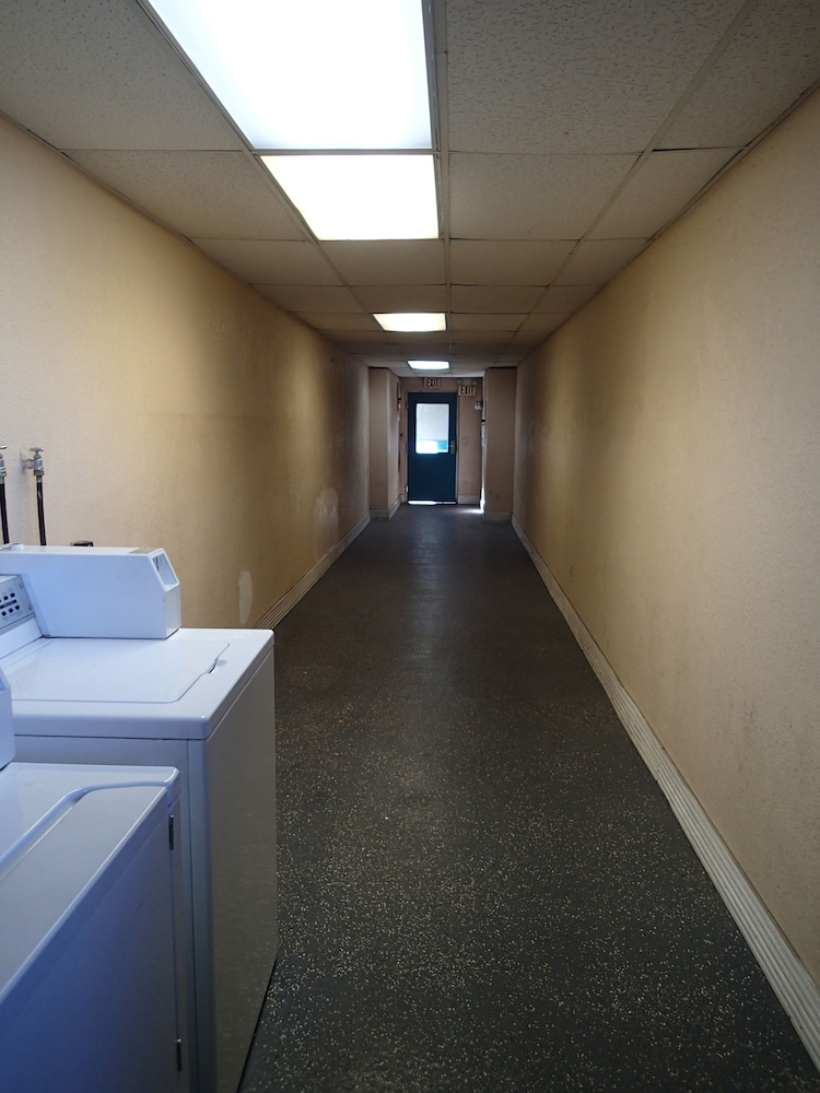 Americas Best Value Inn Corona 18/46