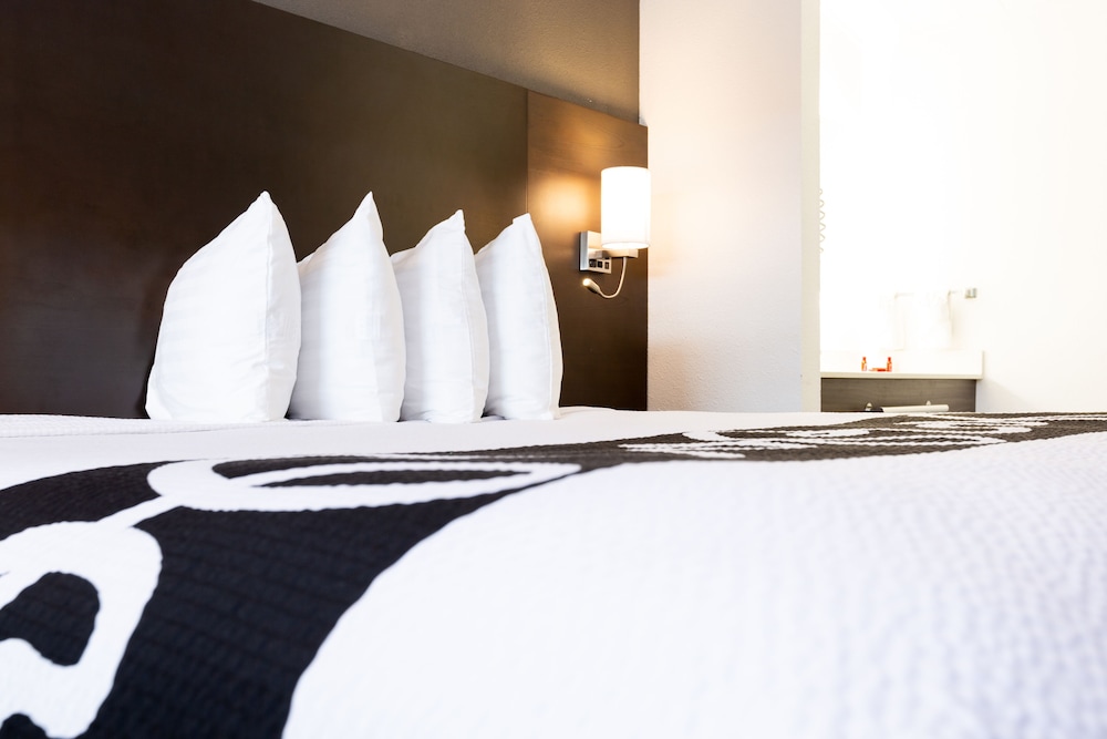 Surestay Hotel By Best Western Seaside Monterey 20/33