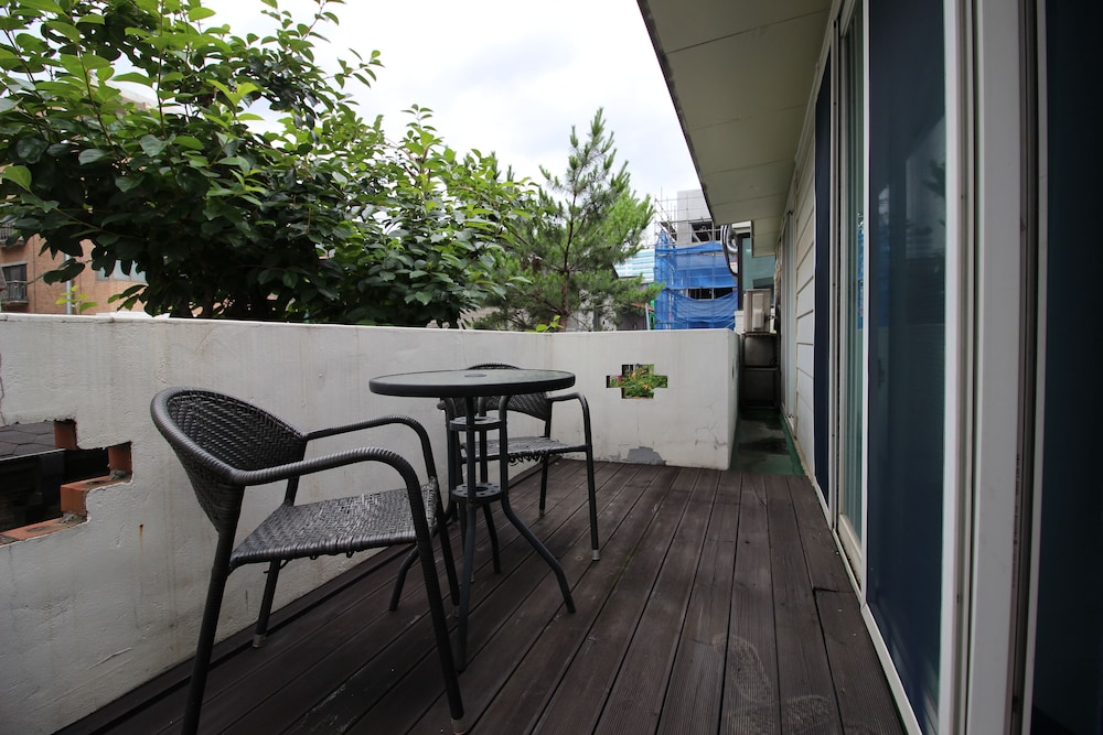 Bunk Guest House - Hostel 61/72
