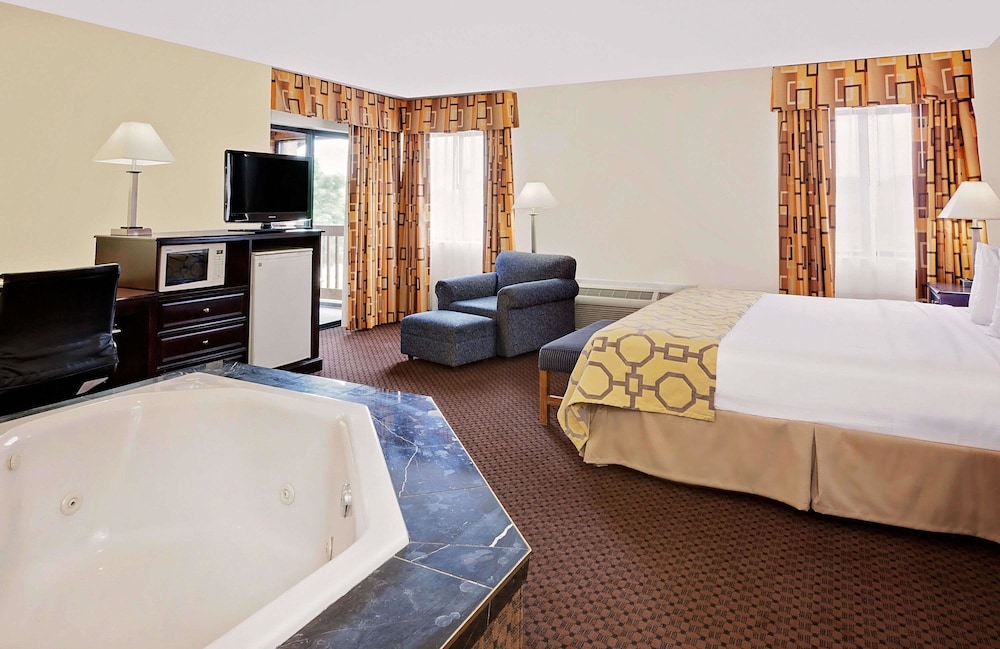 Baymont By Wyndham Battle Creek Downtown 20/39
