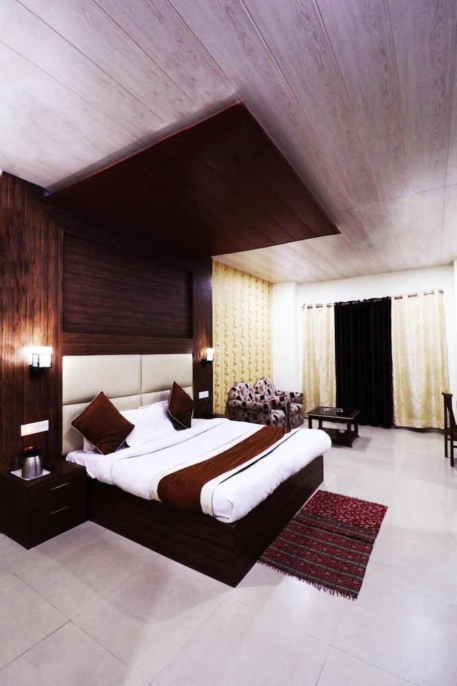 ROYAL PARK RESORT. 15/47