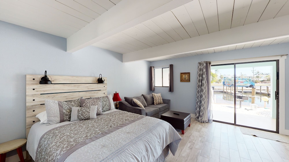 Off the Charts Inn Out Island Resort 10/50