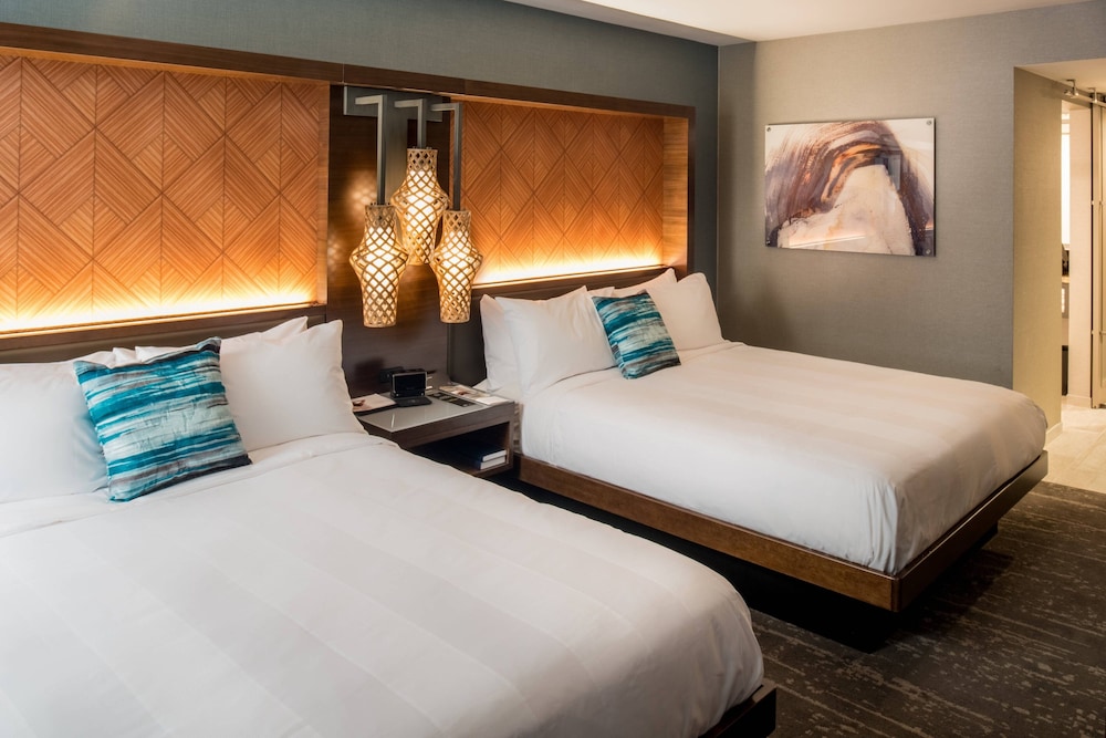 Room at Seattle Airport Marriott, SEATAC - WA