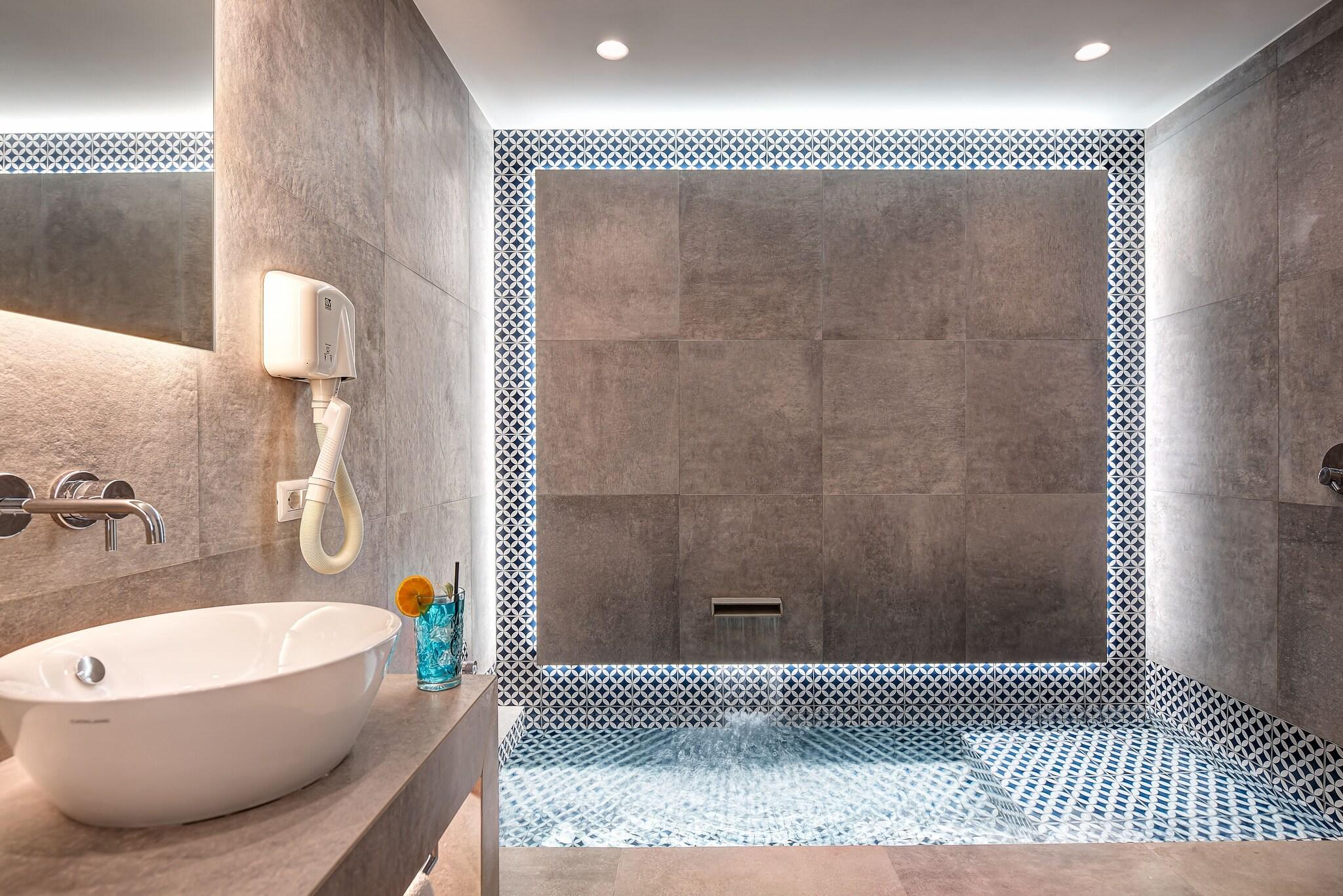 Junior Suite, King Bed, Sea View