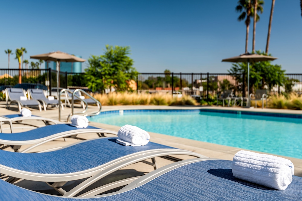 Holiday Inn Express And Suites Santa Ana Orange County an IHG Hotel 1/57