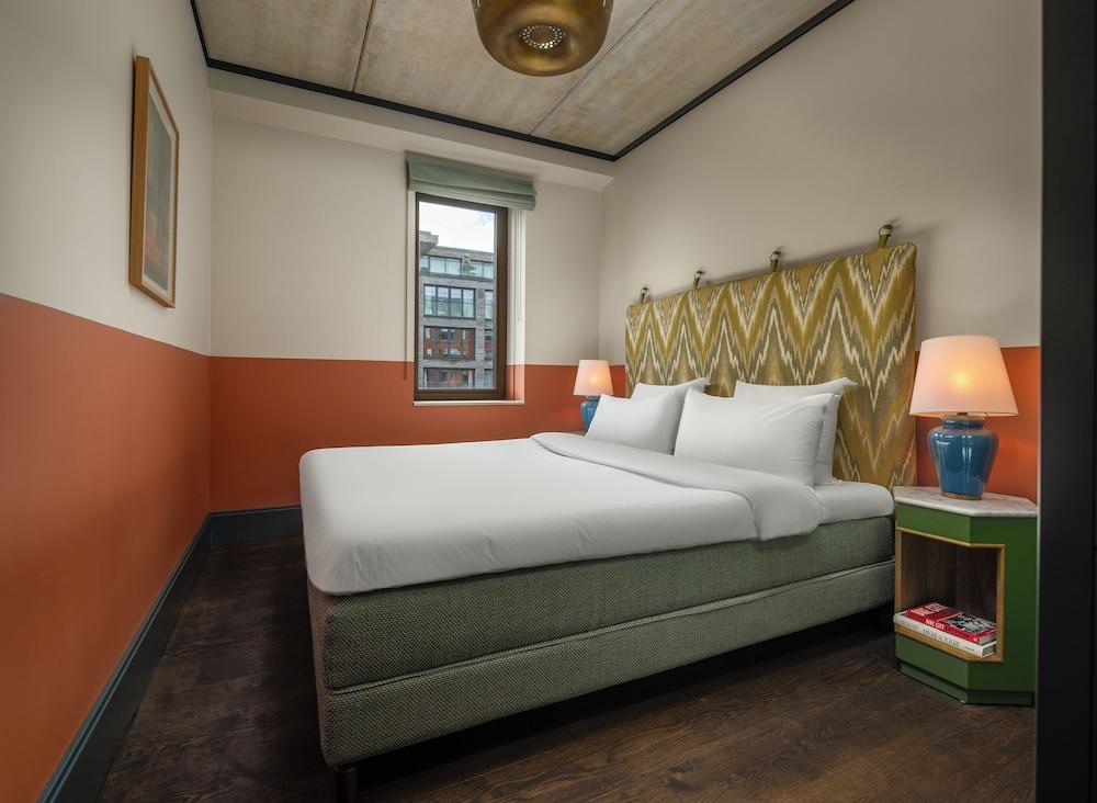 apartment, multiple beds, river view