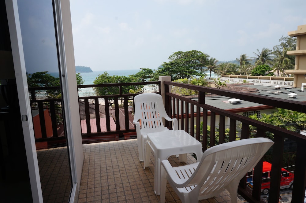Kata Beachwalk Hotel And Bungalows 10/74