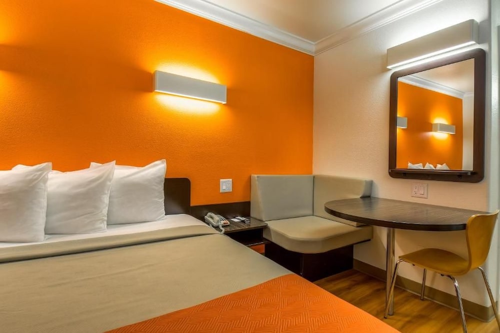 Motel6 Menifee, CA 53/71