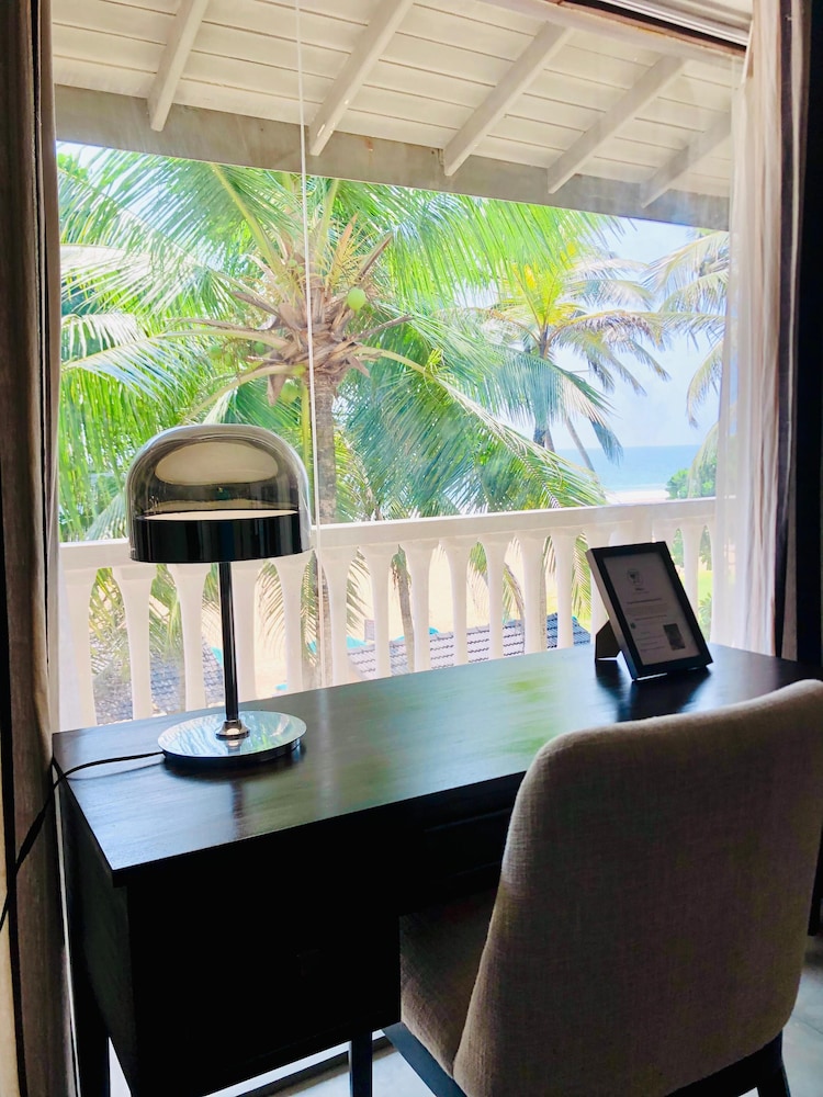 Suite Lanka 38/50