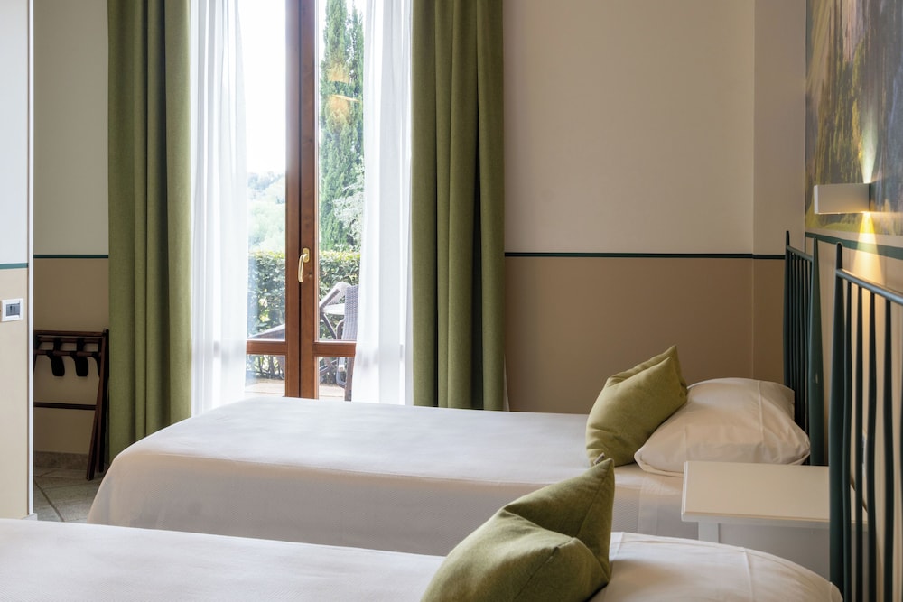 STANDARD, TWIN BEDS, GARDEN VIEW