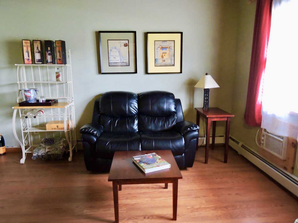Vinehurst Inn And Suites 43/58