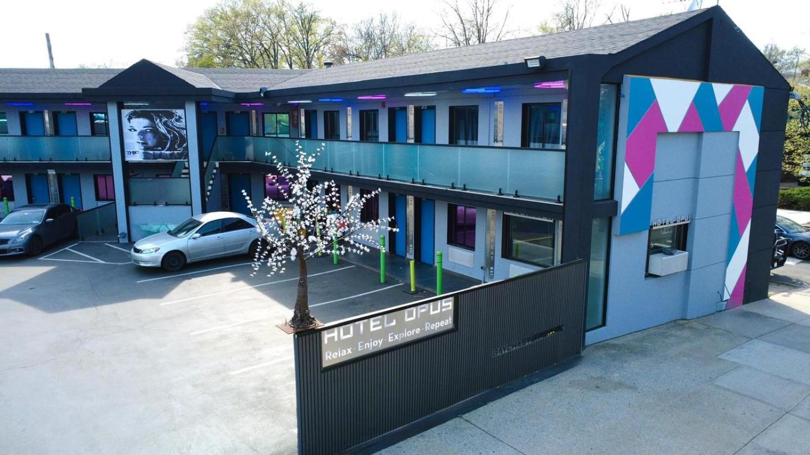 Hotel OPUS Bronx Near Bay Plaza Mall 40/46