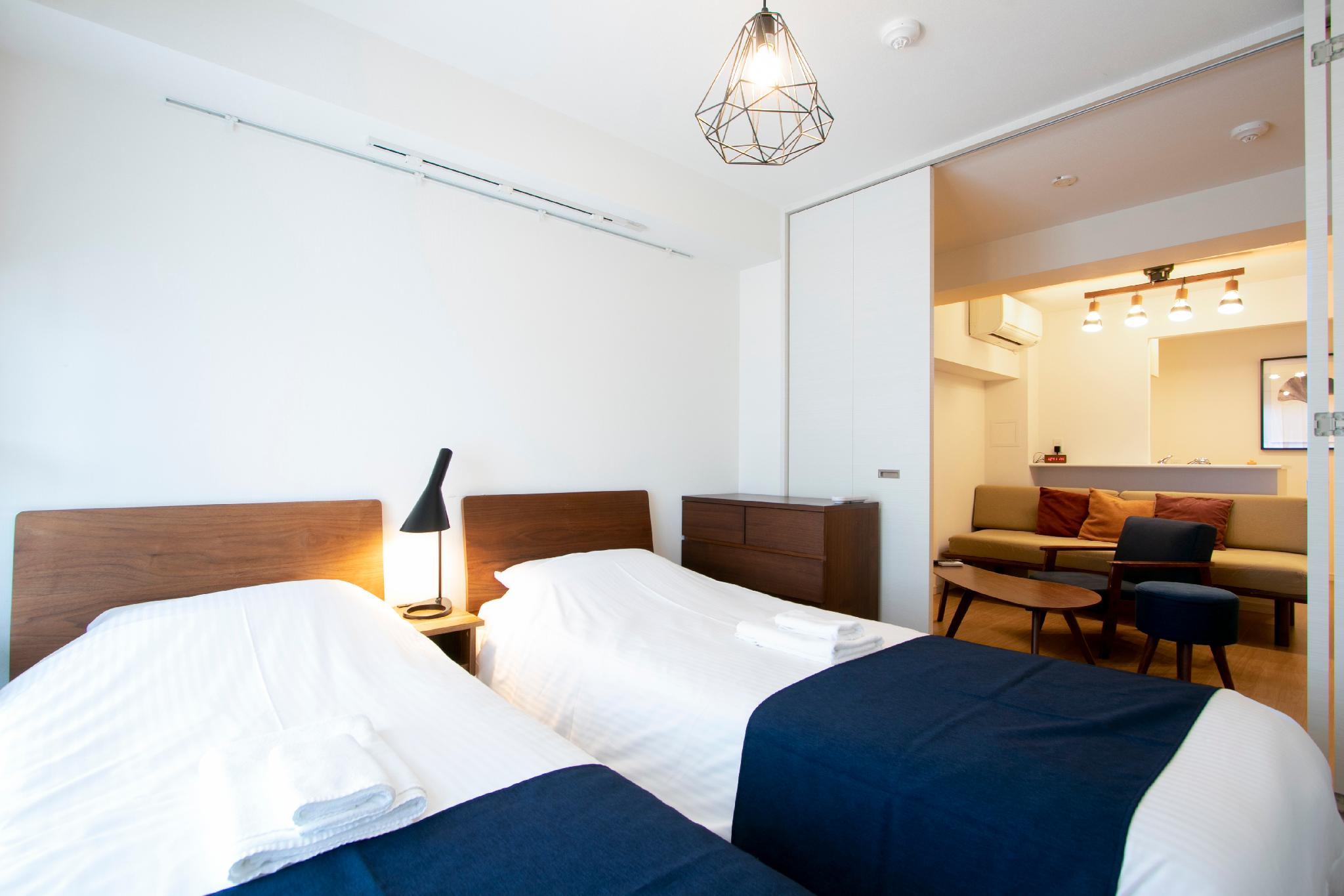 ROOM, QUADRUPLE