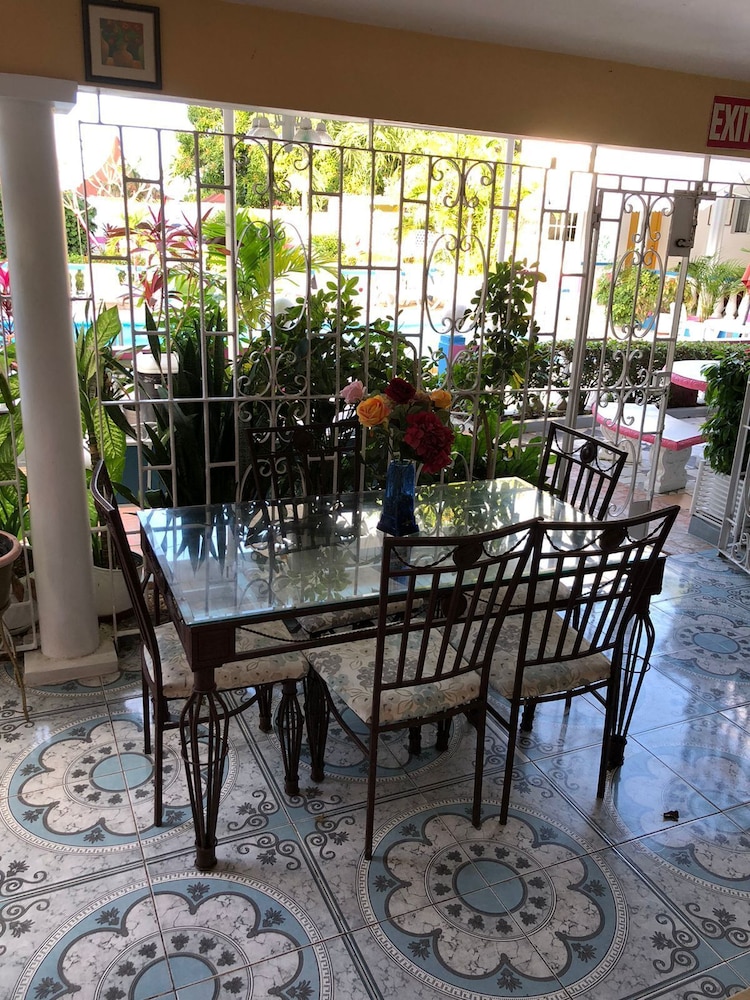 Pinkhibiscus Guest House 42/50