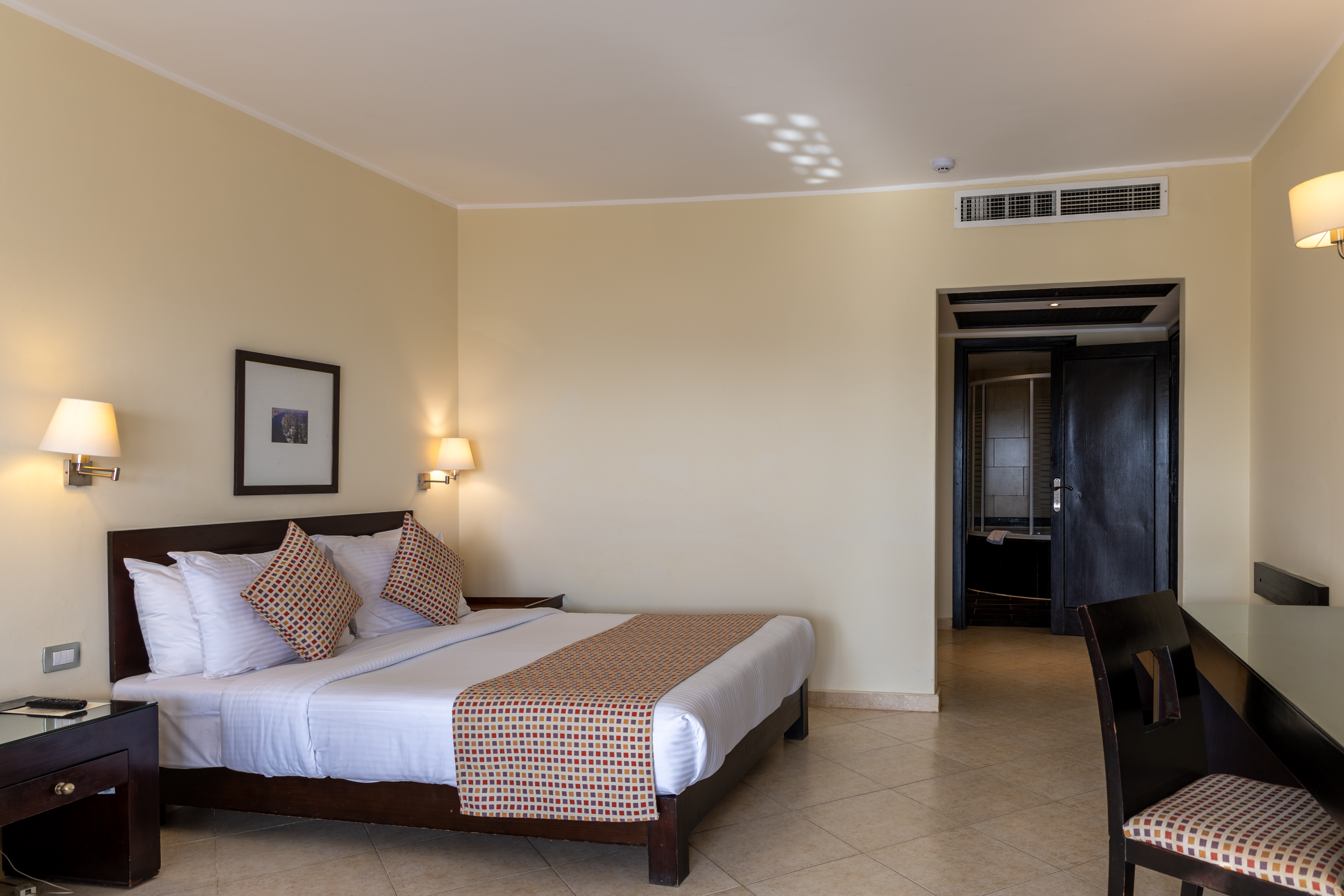 Suite, Apartment