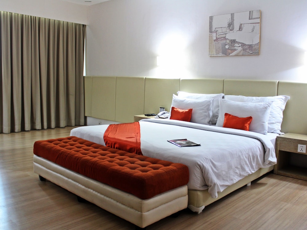 Grand Jatra Hotel 10/70