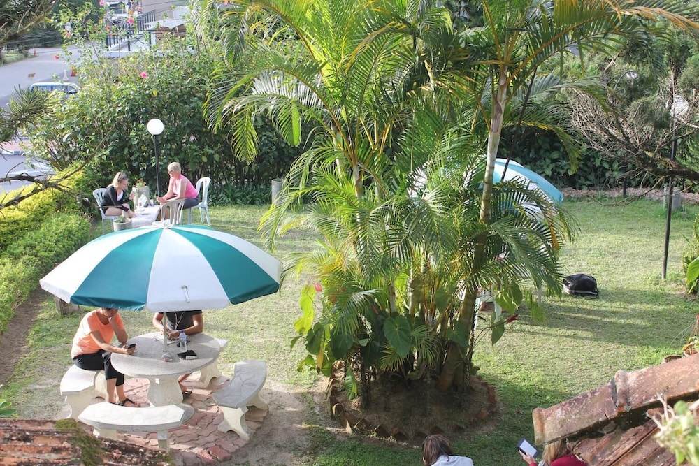 Hillview Inn 3/34